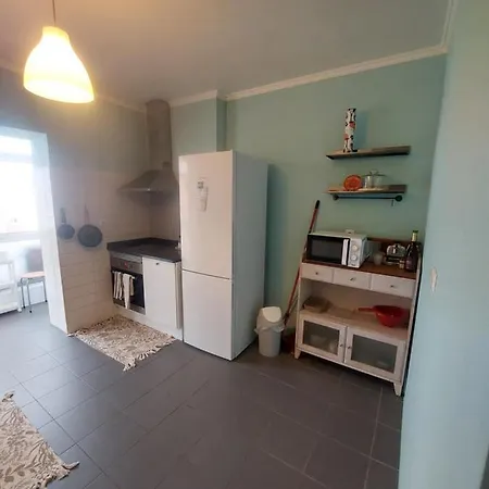Sunny 1 Bedroom 10 Minutes Walking To Ferry ألمادا
