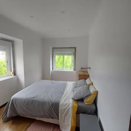 Sunny 1 Bedroom 10 Minutes Walking To Ferry *