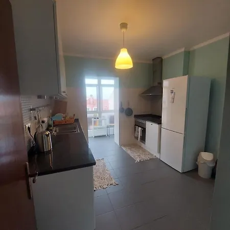 Sunny 1 Bedroom 10 Minutes Walking To Ferry * ألمادا