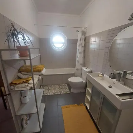 Sunny 1 Bedroom 10 Minutes Walking To Ferry شقة *
